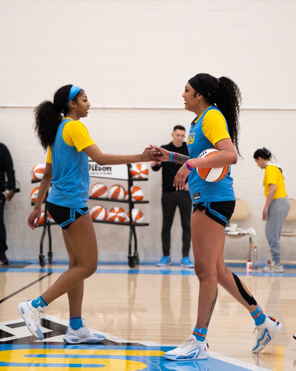 Chicago Sky (@chicagosky) on Twitter photo Consider this picture the unofficial truce between Tigers and Gamecock fans 😂
<a href="/Reese10Angel/">Angel Reese</a> | <a href="/Kamillascsilva/">Kamilla_Cardoso</a> Consider this picture the unofficial truce between Tigers and Gamecock fans 😂
<a href="/Reese10Angel/">Angel Reese</a> | <a href="/Kamillascsilva/">Kamilla_Cardoso</a>