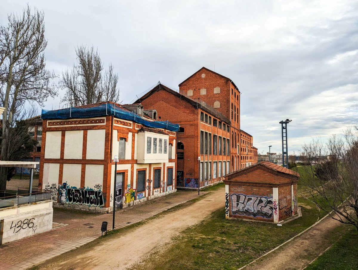 El patrimonio industrial ÚNICO de #Valladolid acabará desapareciendo si no hacemos nada. Nuestra historia como ciudad está en PELIGRO 👇🧵 [1 📷 por Nicolás Pérez]