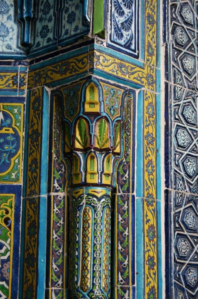 Edirne Muradiye Cami mihrabı Erken Osmanlı devri sanatının zirvesi Cami, mevlevîhâne, imaret, çeşme ve mektepten oluşan külliye II. Murad dönemine (1427) tarihlenir.