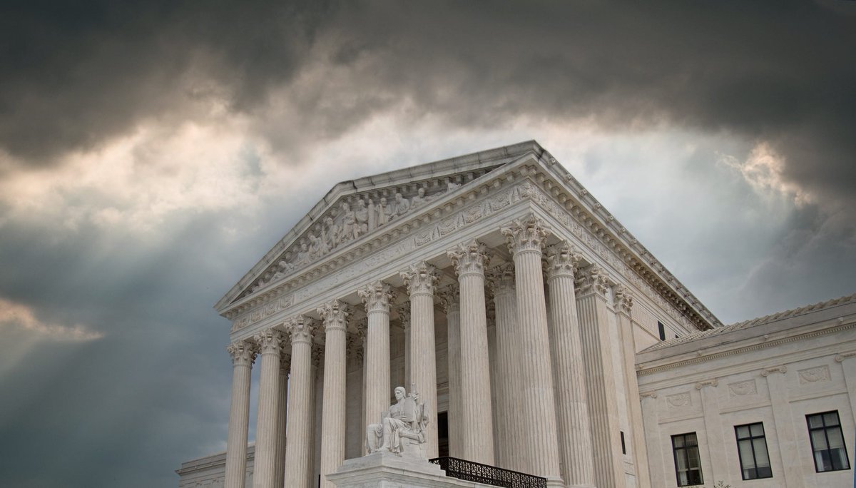 How Broken is the Supreme Court? by @StevenBeschloss open.substack.com/pub/america/p/…