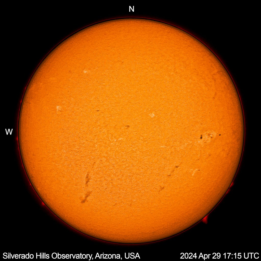 Today's H-alpha Sun in fair seeing conditions at 17:15 UTC.