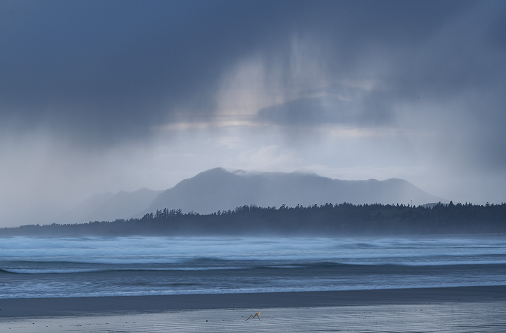 Moody light & sky last night from the shore of Vancouver Island #Tofino #ucluelet