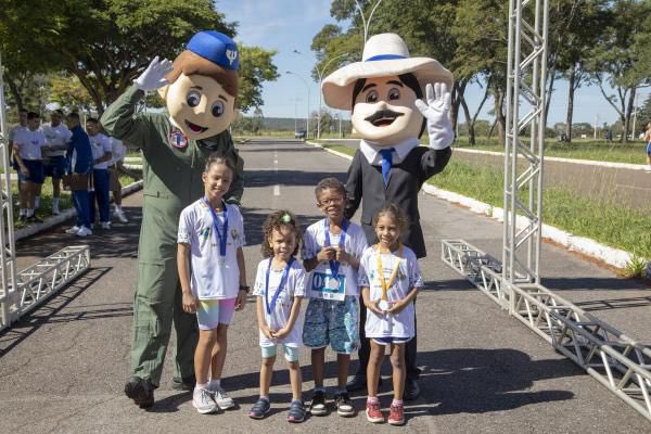 Força Aérea Brasileira (FAB) realiza corrida de conscientização do Autismo e da Síndrome de Down na Base Aérea de Brasília (BABR).
Confira: fab.mil.br/noticias/mostr… 

#FAB #AsasQueProtegemOPaís #ANossaForçaOndeOBrasilPrecisar #SíndromeDeDown #Autismo #Autista #TEA #Inclusão…