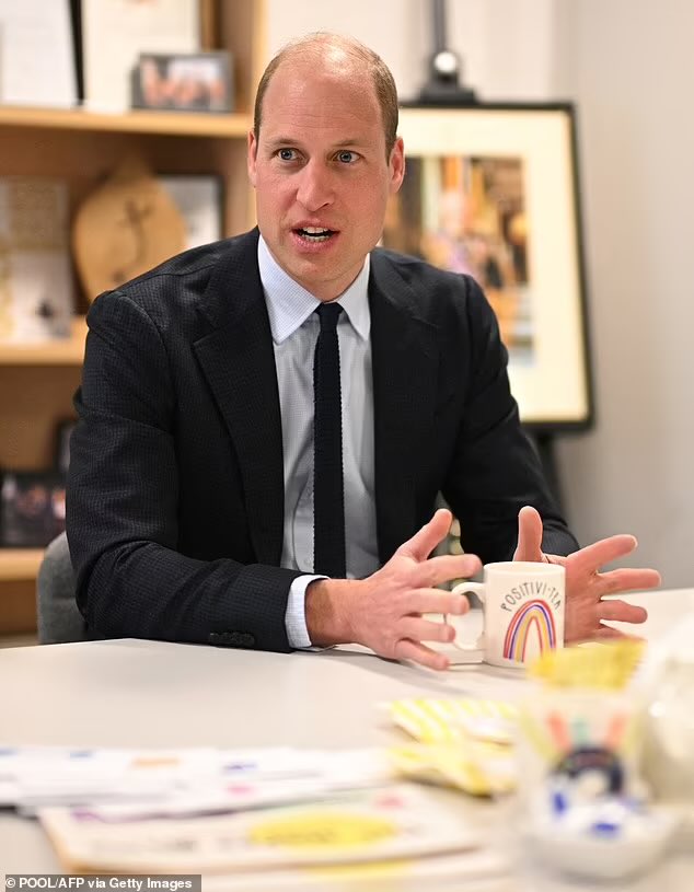 For several years we have been giving out bags of ‘positivi-tea’ as part of our kindness campaign #21AOK. The aim is to get people talking as we believe a problem shared is a problem halved. It was lovely to share a cup of positivi-tea with Prince William 🫖 🌈 @KensingtonRoyal