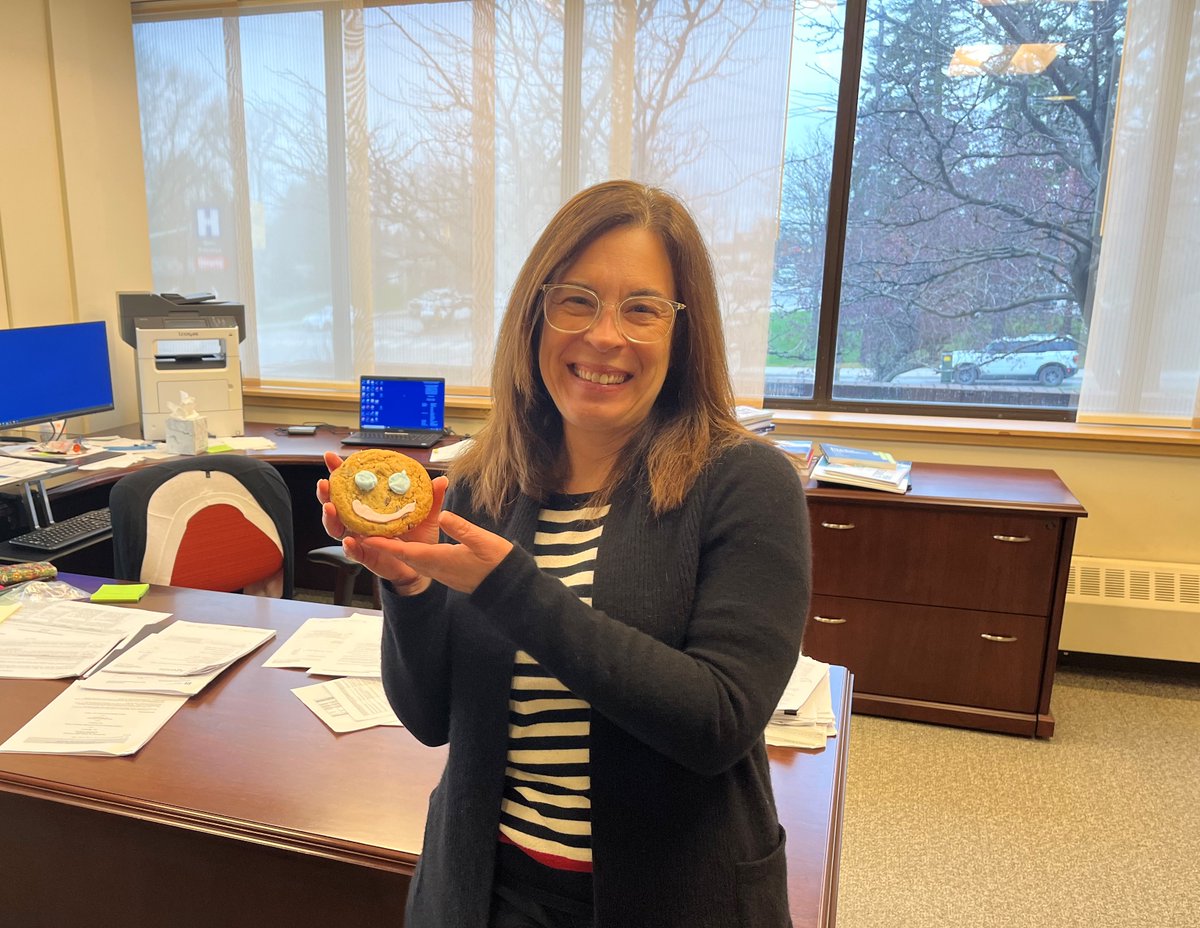 .@RossMemorial's President & CEO Kelly Isfan is grateful to all supporting the hospital with your purchase of @TimHortons #SmileCookies this week. Thanks to Nick & Meaghan Chapman, who own 5 Lindsay locations, you're impacting care at the Ross! #SmileCookie #WeAreTheRoss