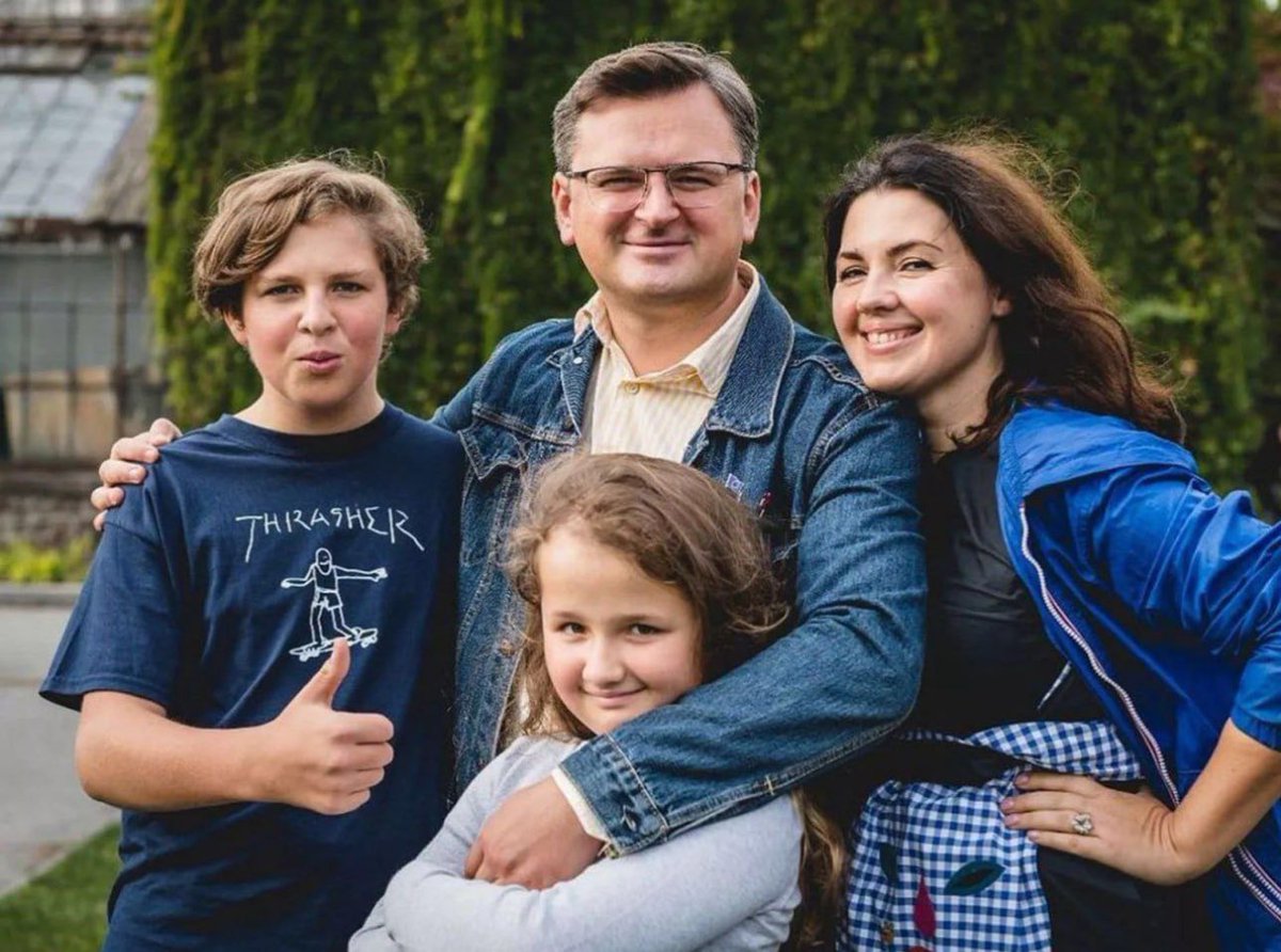 À propos de la gratitude Mai 2012, Kuleba à Moscou avec sa famille Le 18/05, au Centre national de recherche médicale en neurochirurgie Burdenko, sa fille a subi une opération cardiaque complexe, à la suite de laquelle les médecins russes ont réussi à sauver la vie de l'enfant