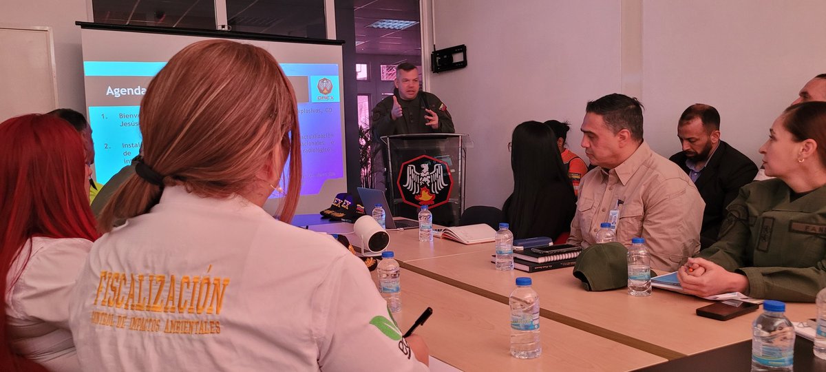 daex_ve's tweet photo. El GD Jefe de la Subtarea Ambiente Seguro y Dir. de la #DAEX, Presidió 2da Reunión del Plan Nacional de Emergencias y Gestión de Riesgos, con la participación de los Org. Gub. y de Seguridad del Edo, a fin de establecer Protocolos de actuación y manejo de materiales peligrosos. https://t.co/1LtdRv3aDX