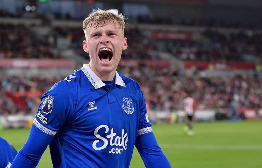 🚨 Everton may have to sell 21-year-old defender Jarrad Branthwaite to comply with Financial Fair Play rules, opening the door for a move to Manchester United. [Source: GOAL]