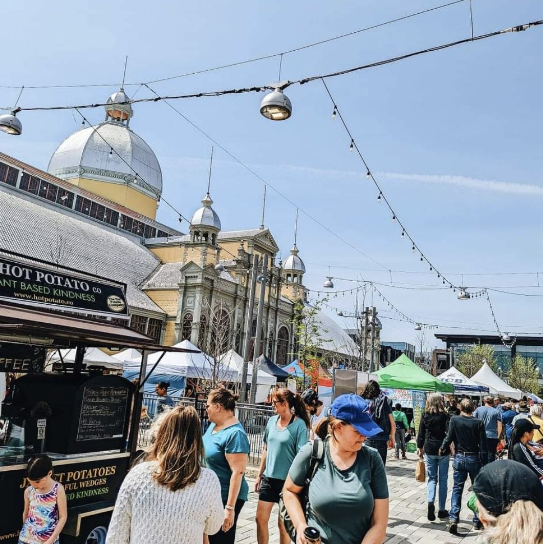 Hi #Ottawa! Outdoor Farmers' Market Season launches THIS SUNDAY, May 5th at Lansdowne! Find us under our tents from 9am-3pm with all sorts of amazing local goodies. Share this post if you are as excited as we are 🤩

#MyOttawa