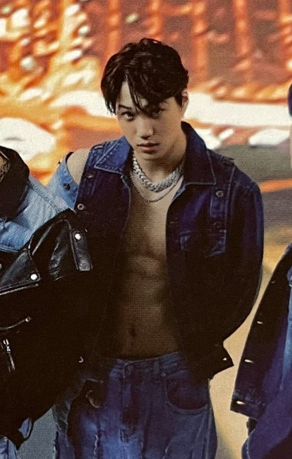 Im gonna have a heart attack if he drops a gym selca 😂🧸
#kimjongin