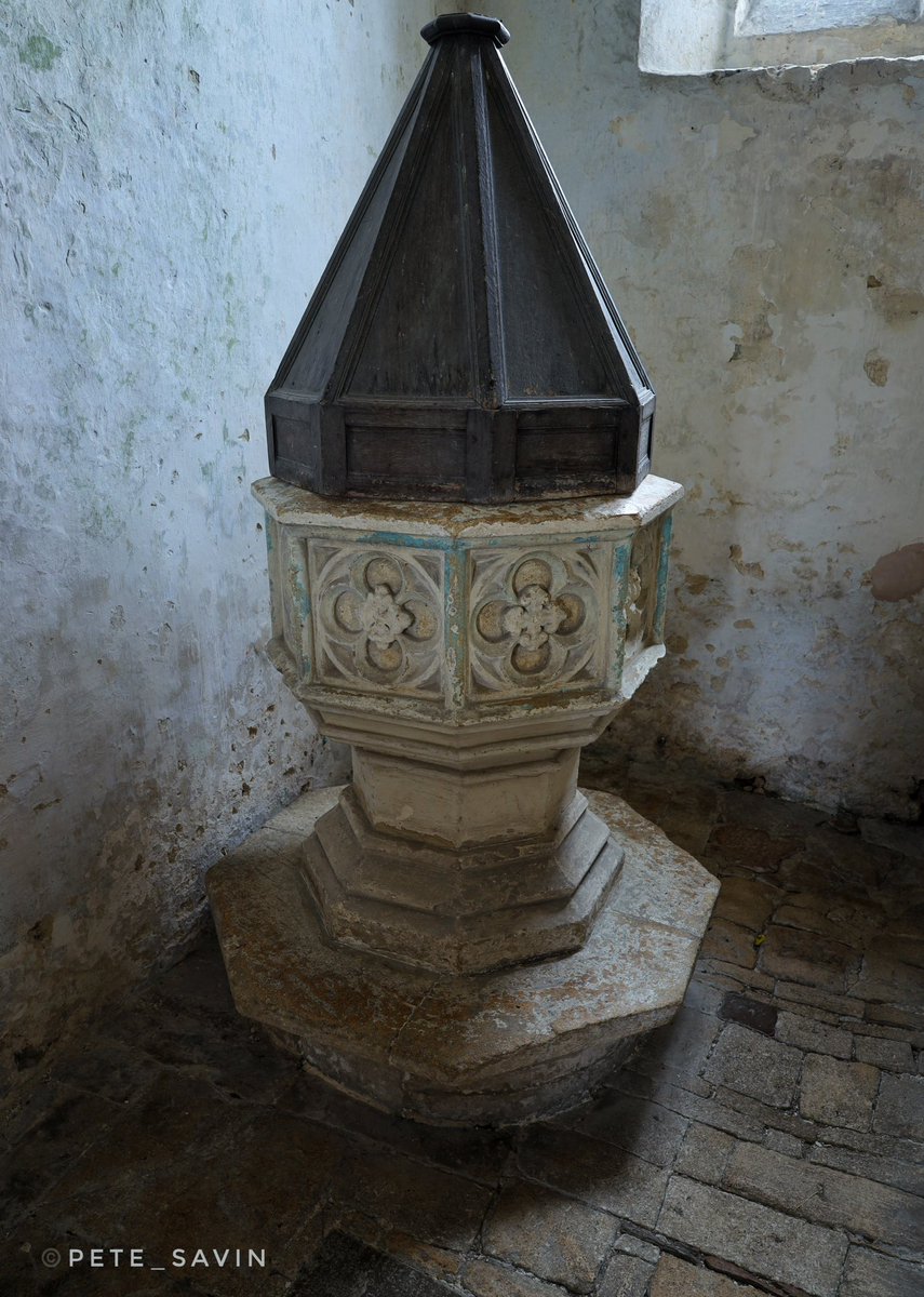 The font within the church of St John the Baptist dates to the 15th century and remarkably still has fragments of pigment which would have made it so colourful when created #Inglesham #Wiltshire