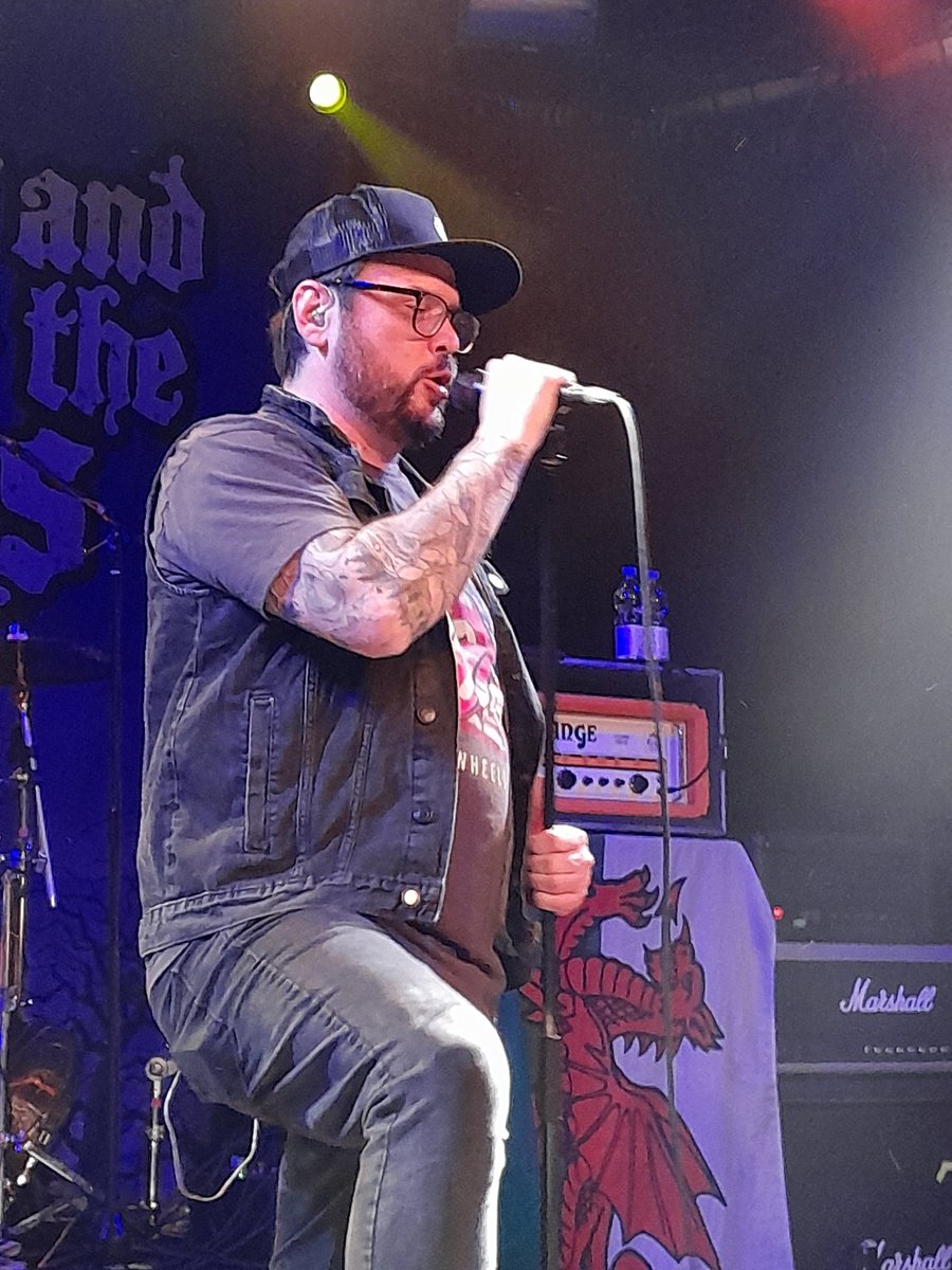 BingfromKiddy's tweet photo. Hope you've all fastened down everything tonight coz if the wind doesn't get you the #ARSE Ambassadors Rock Show Extravaganza will. Tonight 8pm GMT #itsloud n heavy 1st 3 tracks from @myMotorhead Ace of Spades & 2 tracks from @PCATBS @MotorheadPhil https://t.co/I6RDGzKpQh or app https://t.co/sfTcG8mWHW