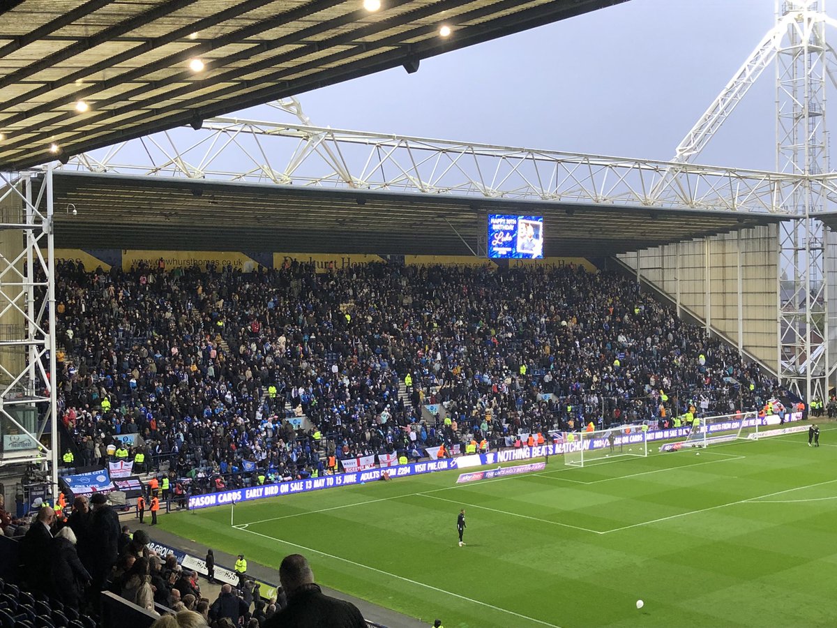 5,725 #LCFC fans here for a promotion party. Three points and they’ll see their team take the title too.