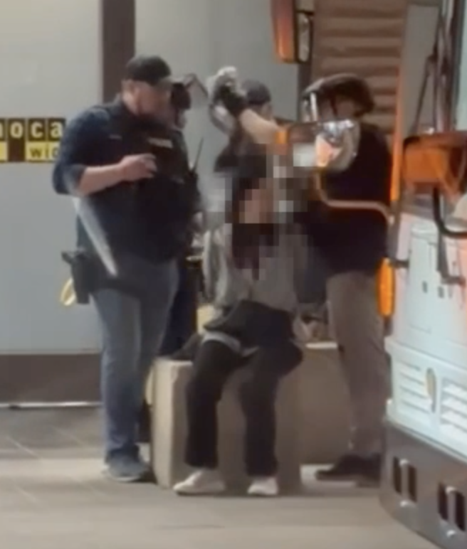 Just obtained video showing police remove a woman’s hijab at ASU.  

Legal sources tell @ABC15 that four women had this happen. It’s another constitutional issue from this weekend's protests.   

*This is a screenshot. Video posted in next tweet*