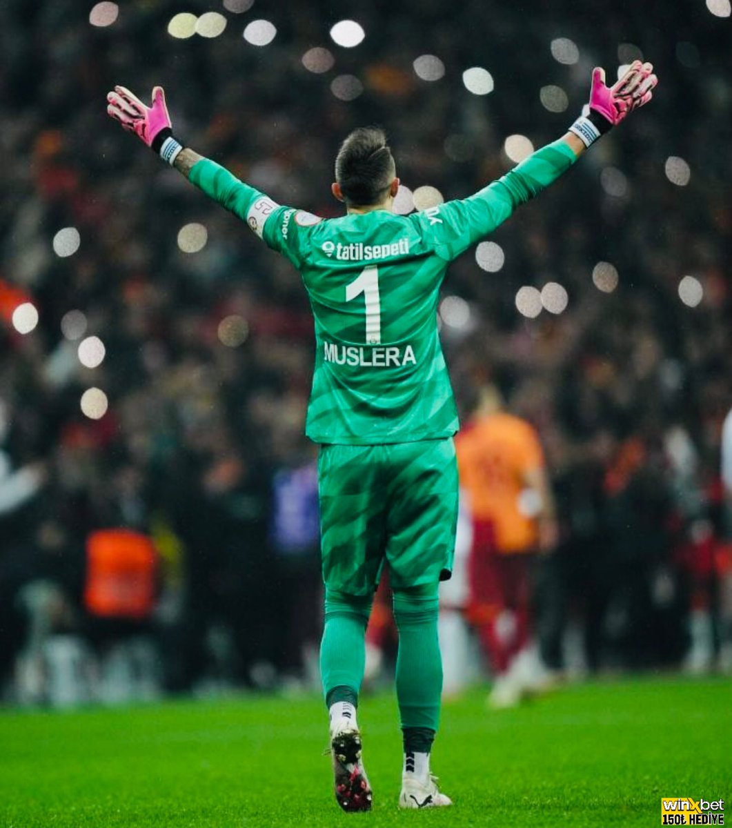 🧿 Muslera, bu sezon tüm istatistiklerde son 5 yılın en iyi performansını sergiliyor. • Kurtarış yüzdesi - %81.7 • Maç başına yediği gol - 0.6 • Kalesini gole kapama - 17 maç • Maç başına tehlike engelleme - 1.1