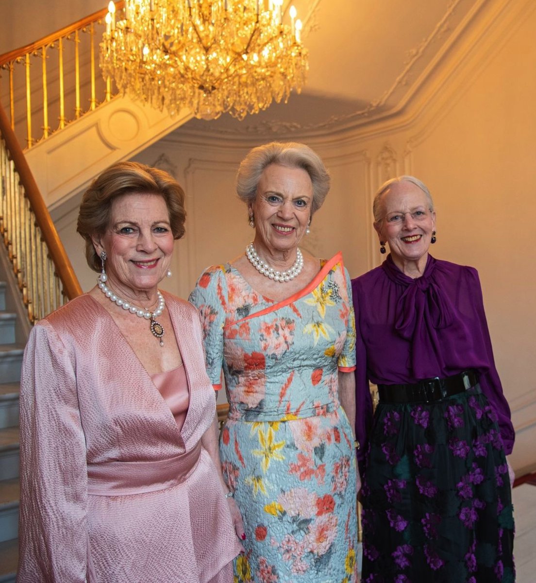 Princess Benedikte of Denmark is celebrating her 80th birthday at Amalienborg tonight in the company of her two sisters Queen Margrethe of Denmark (right) and Queen Anne-Marie of the Hellenes (left). 🇩🇰

📸© Kongehuset