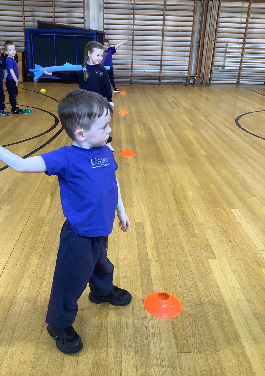 This week in PE, we practised a new skill - throwing. We used javelins and threw them as far as we could making sure to keep out balance and throw straight.😁
