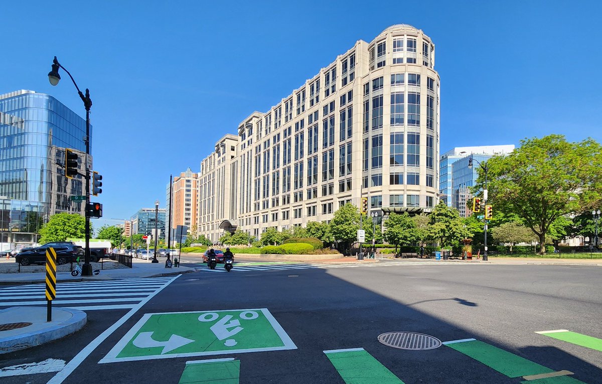 #StreetPhotography 2024 #DC

#StreetScenes #architecture

#WashingtonDC

#JPHogan - #photography