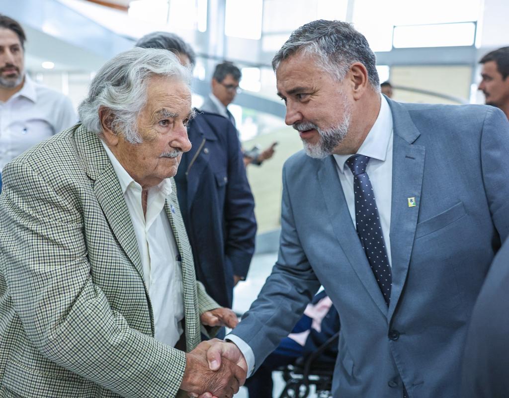 Pepe Mujica sempre foi uma inspiração para aqueles que lutam por justiça social. Neste momento delicado de saúde, receba nosso abraço e nosso desejo de força para encarar mais este desafio. 📸 @ricardostuckert