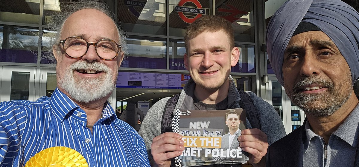 At Ealing Broadway Station with leaflets about @robblackie vital plans to save the Met Police. Had lots of people tell us they are definitely voting Lib Dem in Thursday's election.