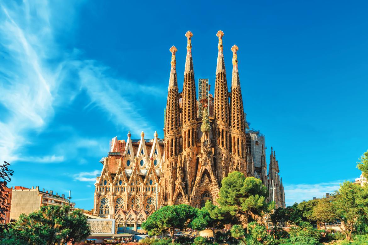 Barcelona is a city made for wandering. Discovery can come in the form of a hidden plaça, tantalizing tapas, herbaceous cocktails, or marvelous architecture—sometimes all in a single stop. Follow Your Senses In @VisitBCN_EN: bit.ly/496UF0T