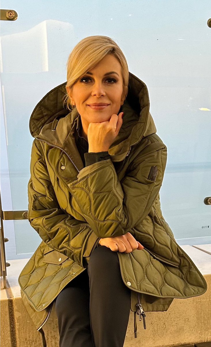 KolindaGK's tweet image. Svima vama koji ste me se danas sjetili, velika hvala na lijepim željama i pozitivnim vibrama! Još jedan u nizu radnih rođendana, sa zrakoplova na zrakoplov, na putu, ali uz želje dobrih ljudi kao da je prava rođendanska zabava! 
Zato uzvraćam najljepšim željama!