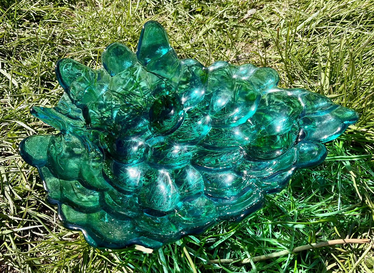 ~ My heart skipped a beat when I came across these two amazing finds while looking through heavy garbage pickup this weekend!🩵🧡🩵
Jeanette Marigold Carnival Glass & A Beautiful Spanish Fruit Dish!☀️