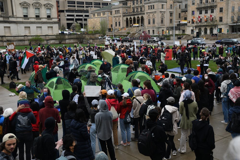 A few facts to keep in mind regarding today's pro-Palestine protest and developing encampment at @UWMadison: 🧵⬇️