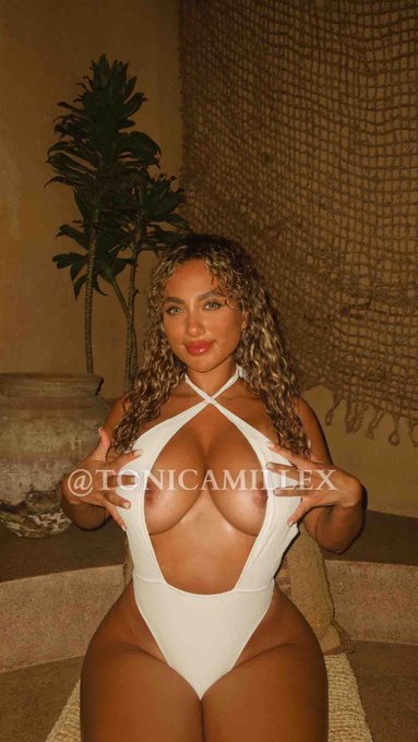 Sitting pretty 🤩 https://t.co/KwKSTGnCs1