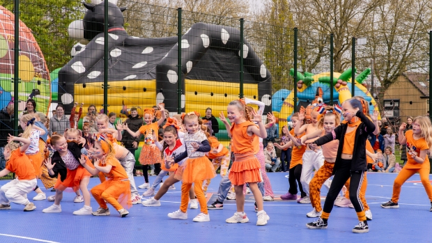 Spannend optreden voor de dertig dansers van ‘Dance Kids’ van KeepFit tijdens Koningsdag -  heturkerland.nl/l/45835