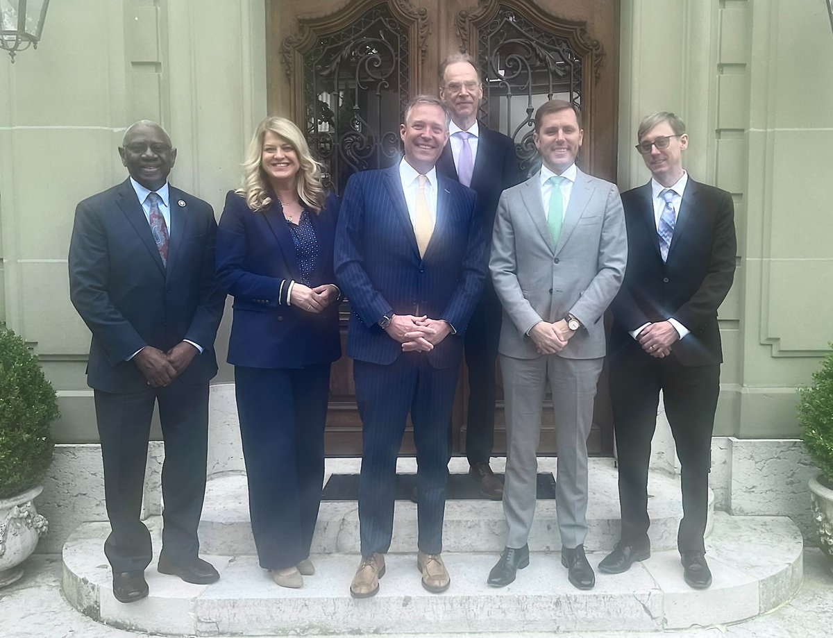 Ambassador Miller hosted a delegation led by Columbia, SC Mayor Daniel J. Rickenmann to discuss Swiss economic ties with the Palmetto State. Swiss investors from advanced manufacturing & pharma/life sciences companies, have a significant footprint in South Carolina. @SelectUSA
