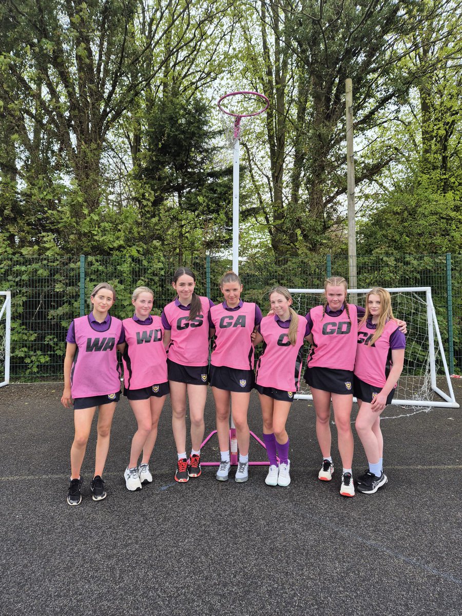 It was a busy night for the PE team with the Year 10 A Netball team also playing in the south ribble league finals at PGHS. The girls battled hard with the wind and rain and unfortunately lost both matches to finish in 4th place. Well done girls! 🏅👏🏻