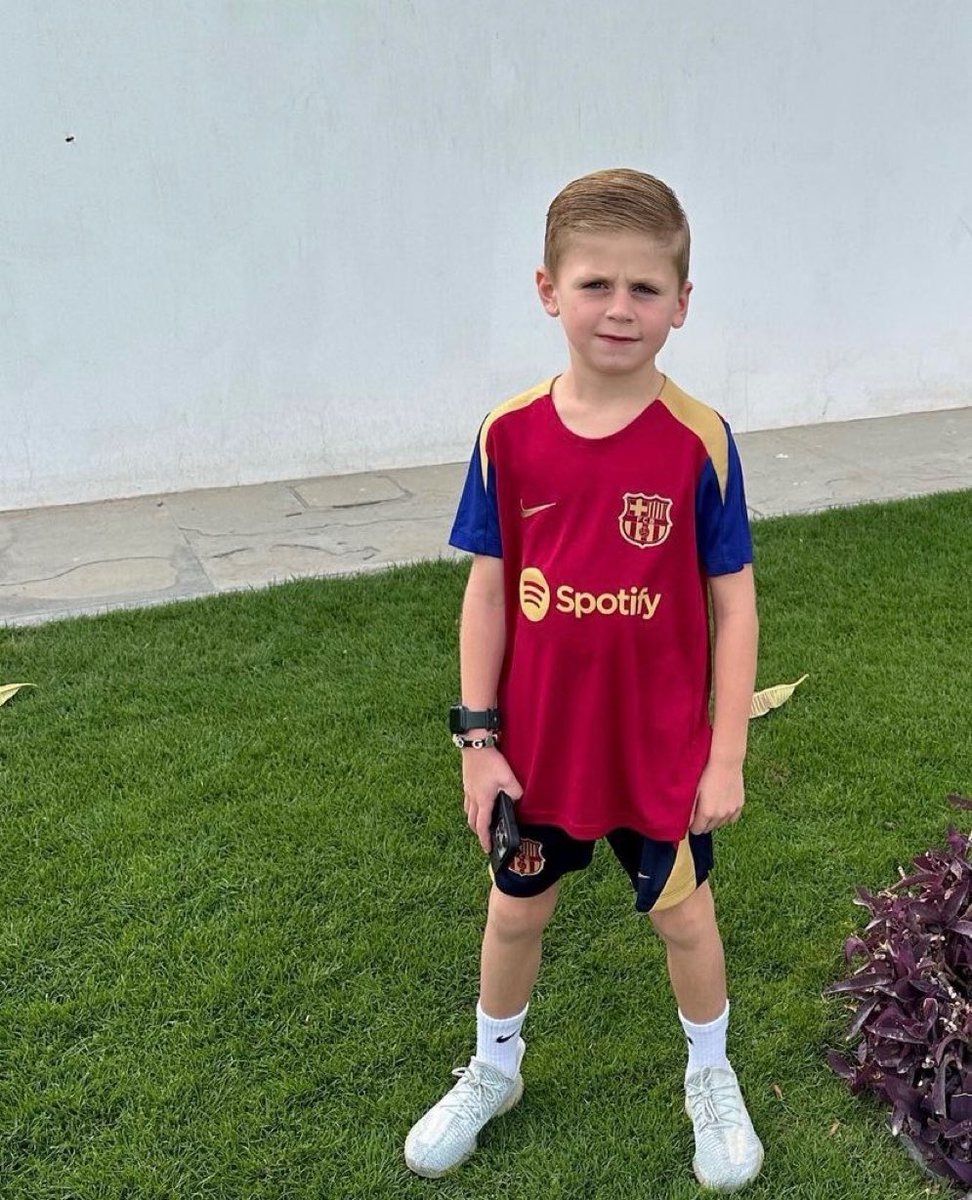 📸 El hijo de Steven Gerrard con la equipación de entrenamiento del Barça