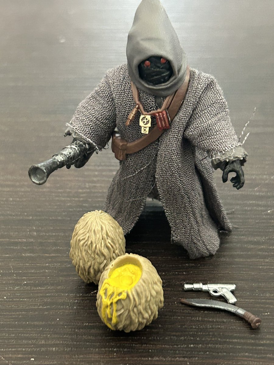 theC0LLECT0R_'s tweet photo. Received my first #Tunghori figure in the mail today and cannot be happier. The Mandalorian’s Elder Jawa that was exclusive to the Razor Crest I was denied the chance to purchase it. #MANDALORIAN #Jawa #OffworldJawa https://t.co/Ma1bMeyrfK