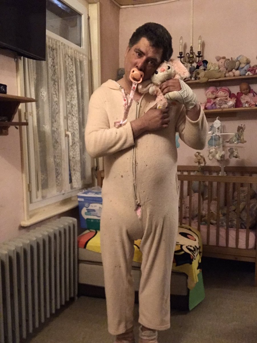 Babysissy8's tweet photo. Good evening everyone - Bonne soirée tous le monde #abdl #babysissy #diapersissy #exposure #Retweee https://t.co/xNh61X8xyK