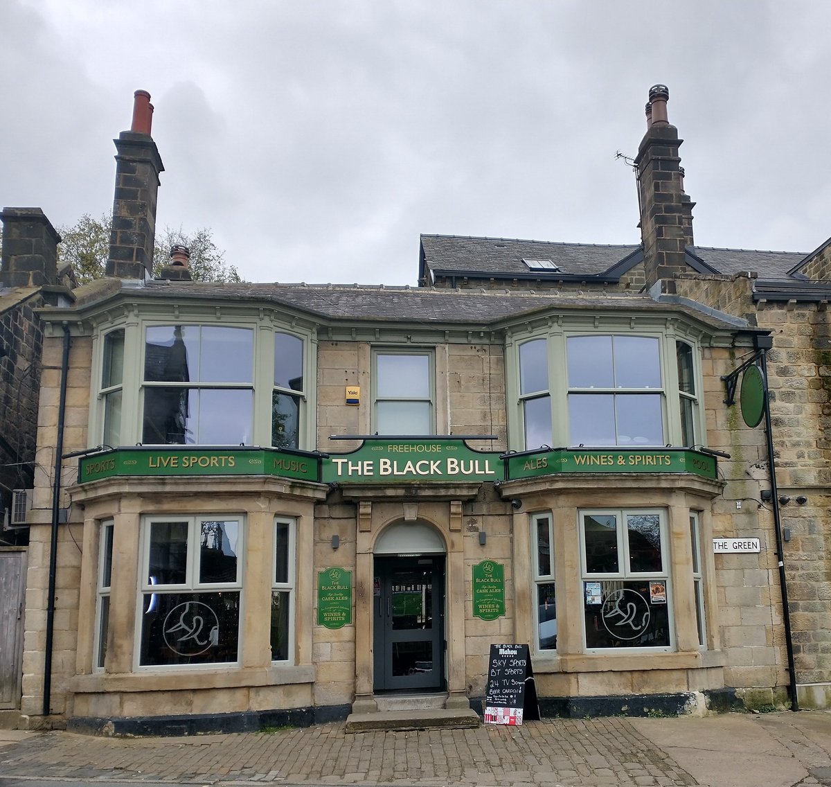 The Black Bull pub at Horsforth, Leeds was known to exist in 1834. In 1654 Walter Stanhope whose father was part owner of Kirkstall Abbey built a cottage here.
By 1758 John Lapish opened a brewhouse here which eventually became a public house. /1