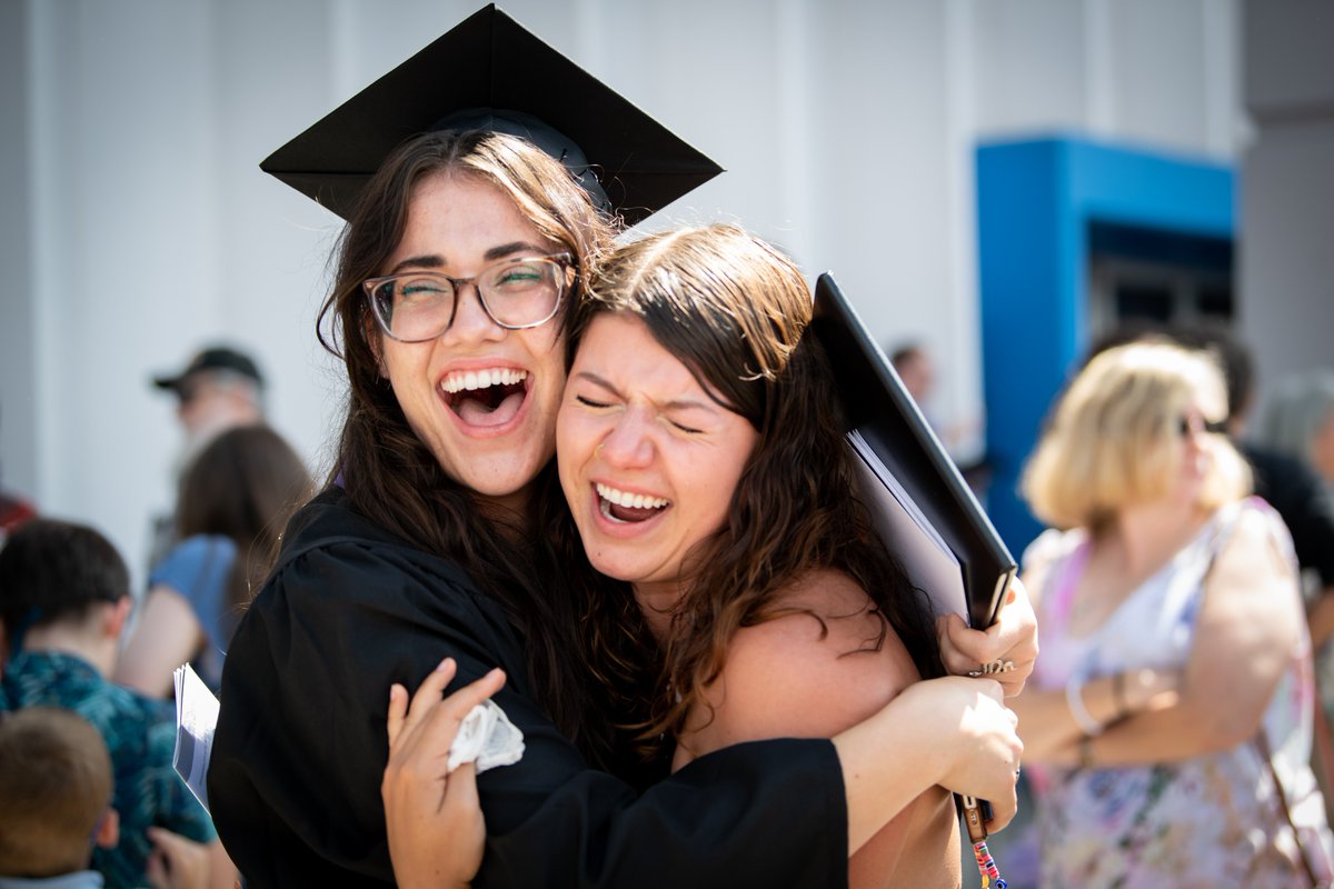 Can't make it to our Commencement ceremony this Sunday, May 5? 🎓No worries, we've got you covered! Tune in to our live stream to witness the excitement and the memorable moments as we celebrate the achievements of our 2024 #FLPolyGrads! floridapoly.edu/commencement/i…