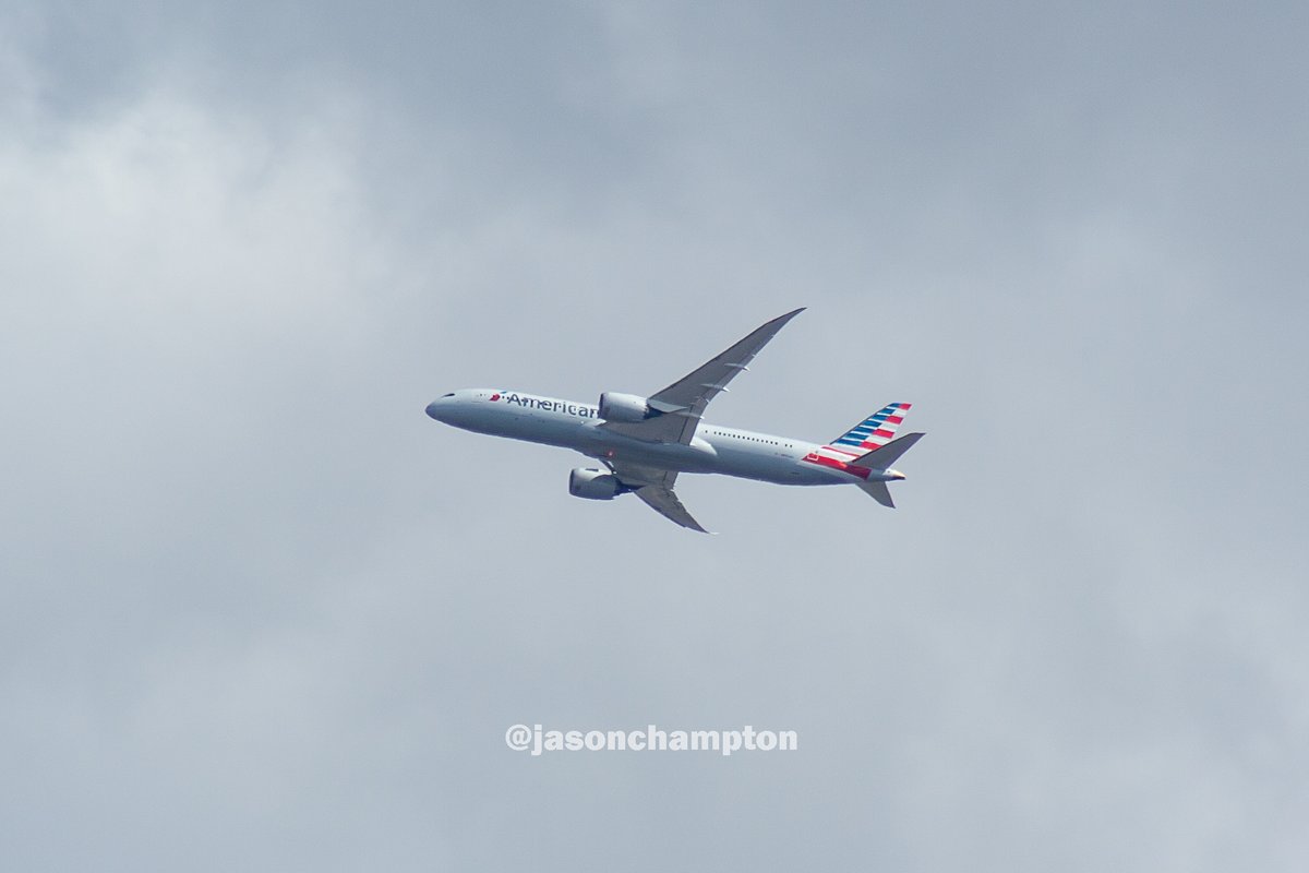 An American Airlines Boeing 787-9 Dreamliner reg. N835AN on approach to Calgary Int'l Airport (YYC) after diverting from it's DFW - ICN route. #yyc #avgeek #aviation #aviationlovers #aviationphotography #aviationdaily #planespotter #planespotting #americanairlines #dreamliner