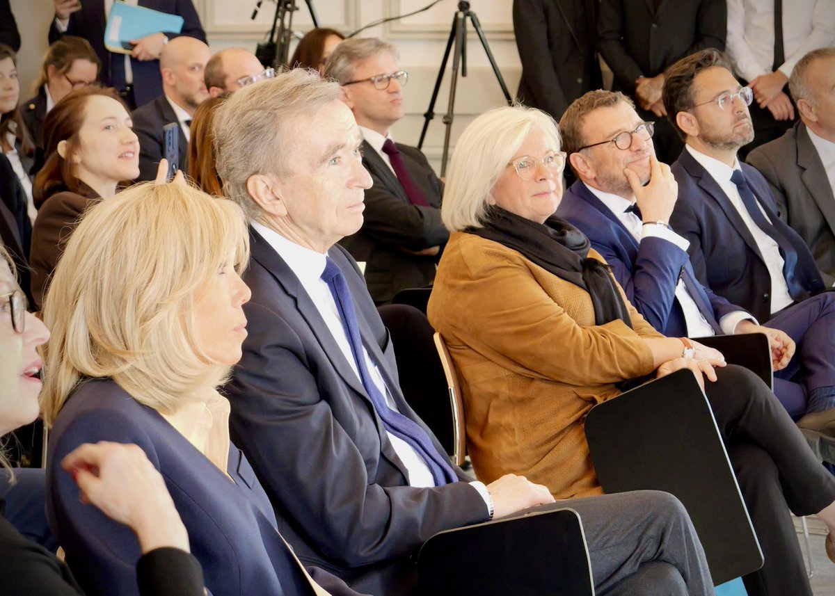 Fière d'inaugurer aujourd'hui le campus LIVE de Reims. Créés par Mme Brigitte Macron, les Instituts des Vocations pour l’Emploi de @LVMH permettent à des adultes de rebondir après une longue période d’inactivité. Accompagner vers l'emploi, une priorité partagée.