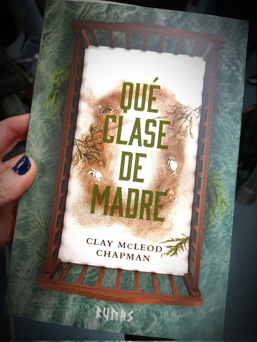 Aquí un cangrejo 🦀 devora libros 📖📚 🤱🏻Sufriendo con 'Qué clase de madre', de @claymcleod ( @LeeRunas ). Dejándome arrastrar por el río 🦆