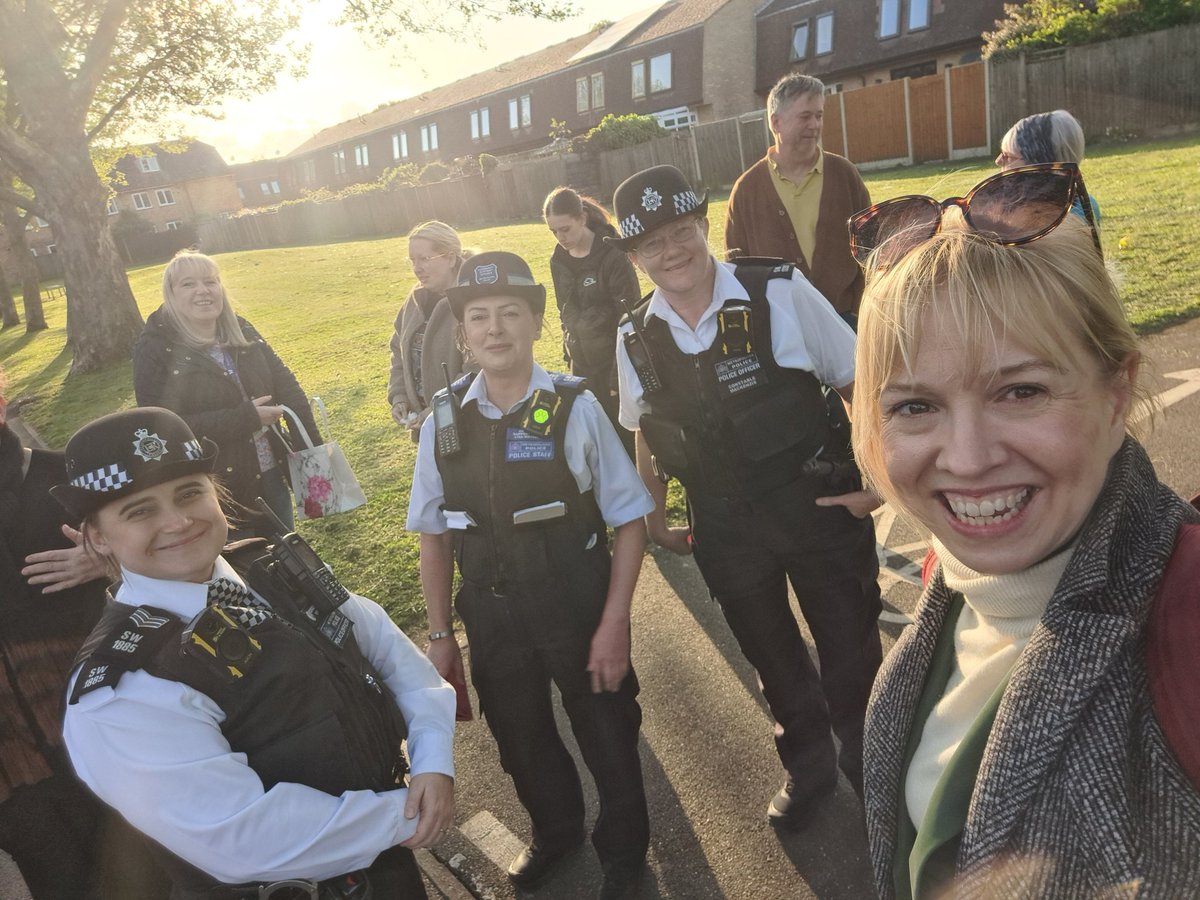 Very glad the local police @MPSMerton are running these Women's Walk and Talk events. Joined the end of the Wandle one, but others are planned, do pop along.