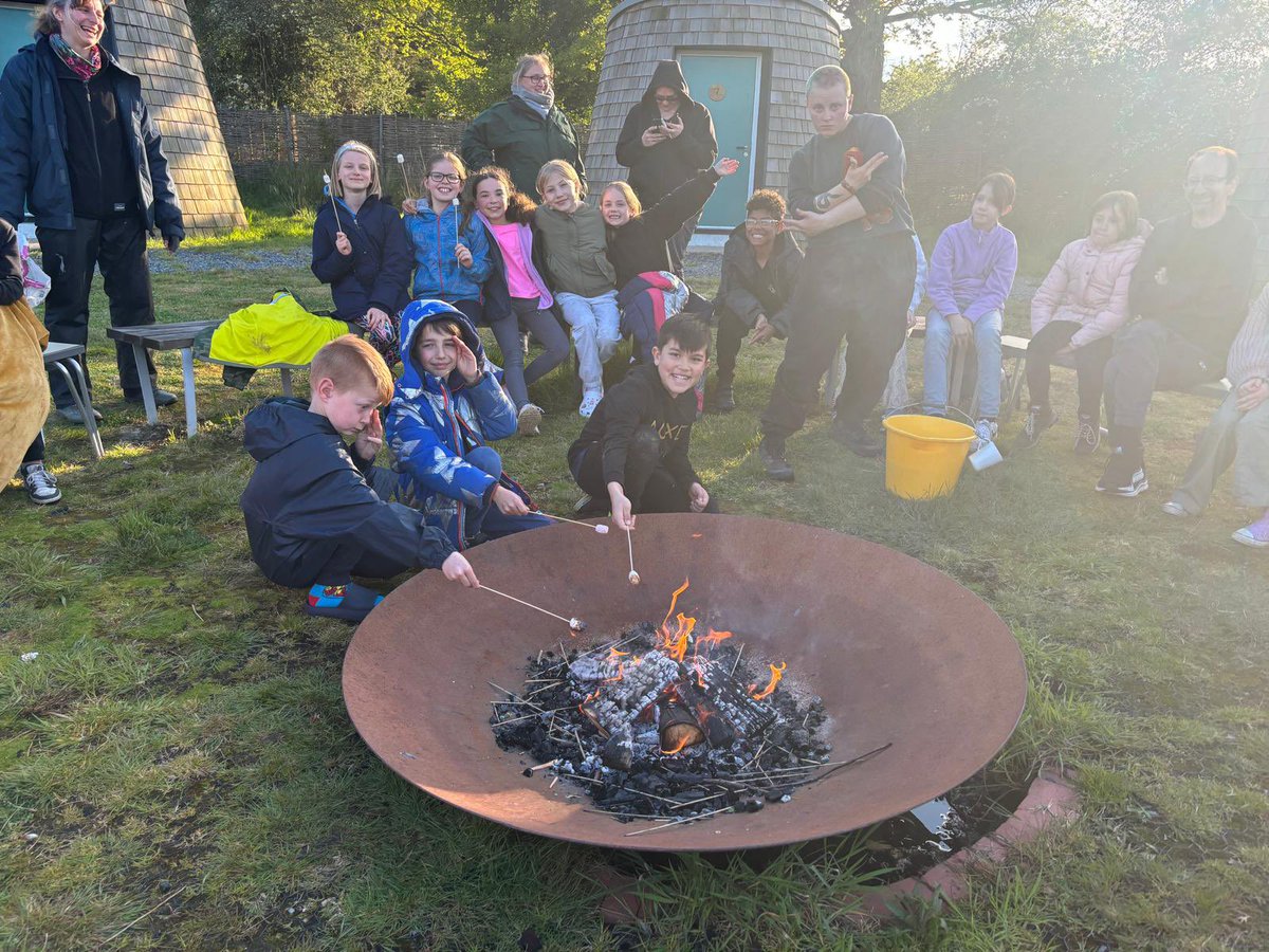 Toasting marshmallows to finish off a brilliant day 🔥🍬