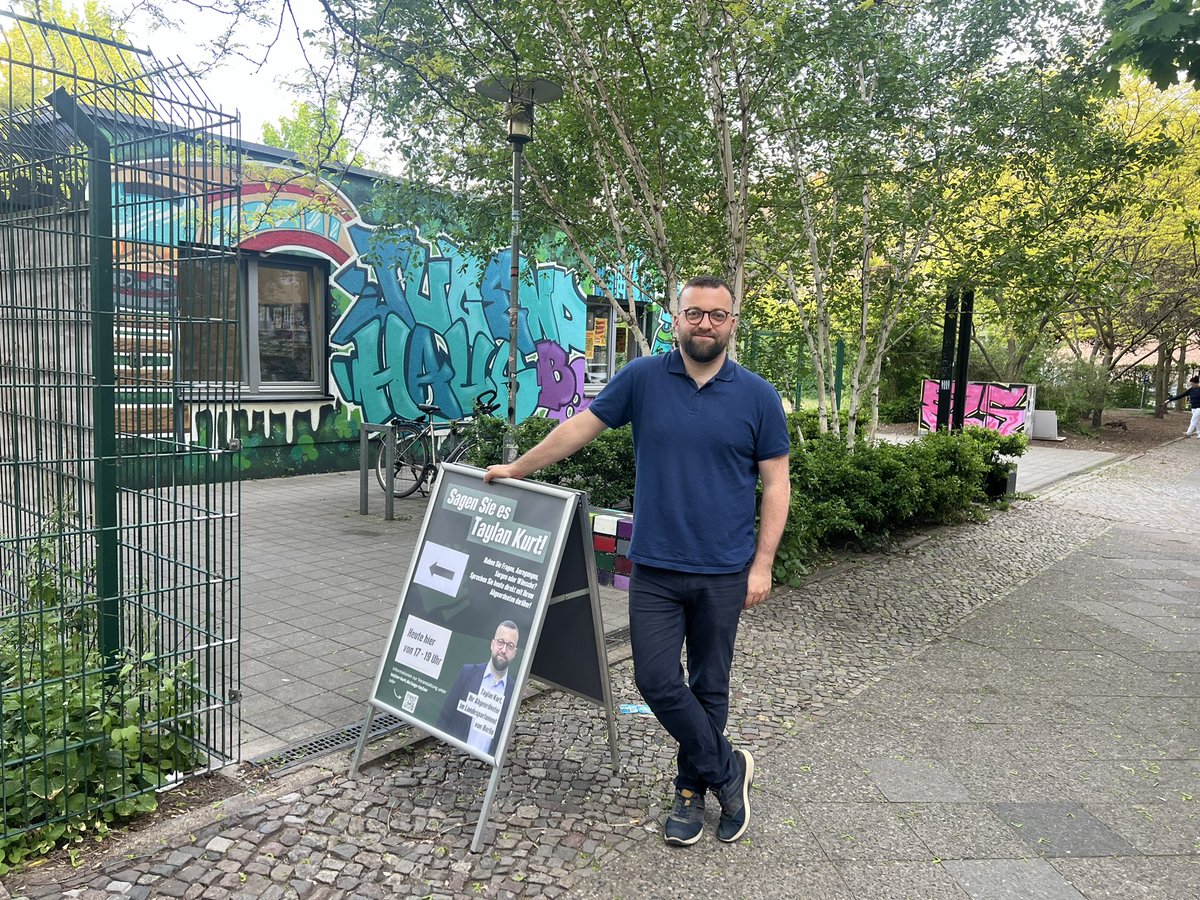 Viele gute Gespräche heute im B8 mit der Nachbarschaft haben mir wieder gezeigt:

Die Menschen in Moabit halten zusammen. Der soziale Zusammenhalt ist groß bei uns im Kiez. Ich werde als euer Abgeordneter alles dafür tun, damit das so bleibt 🤝

#moabitistbeste