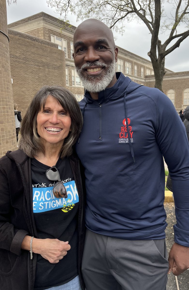 atTAcK addiction's Liz Waters & Ken Boos joined hundreds of families at the April 27 Red Clay Health Fair outside Warner Elementary in Wilmington. Superintendent Dorrell Green was among the many who stopped by our table. #wevegotyou
▶️302-365-5221 or info@attackaddiction.org