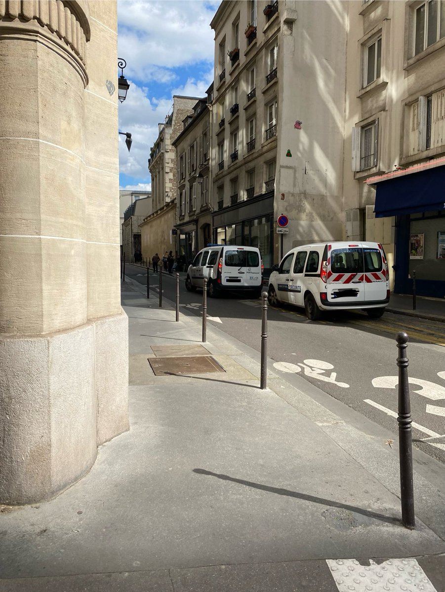 Le Marais ils ont supprimé toutes les places de stationnement et même la PM ne peut plus se garer ! Et oui des vrais autophobes 😏🤫