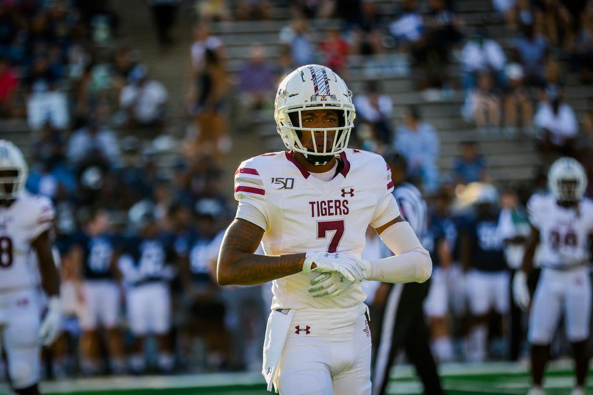 #Blessed and Grateful after a conversation with coach @dishman_cris and @TSUFootball I am blessed to receive an offer from Texas southern university! @CoachWellbrock @WillieATuckerSr @CoachDougSmith_ @catchthakidd @Chelslancas