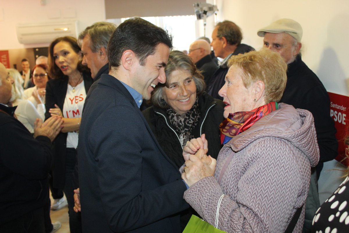 pedro_casares's tweet photo. Orgullo de militancia del @psoesantander🌹

Hoy muchos han querido venir a nuestra sede para trasmitir toda la emoción, la ilusión y fuerza a @sanchezcastejon.

¡Lo mejor del @PSOE, siempre, nuestra gente! https://t.co/e6ek1HGUWk