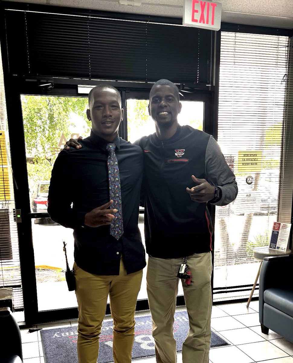 Coach @PFitzB In The City Looking For Some Dawgs He In The Right Place 🧪🧪🧪 Appreciate You For Pulling Up Coach … Plus He A Wildcat 🐯BCU