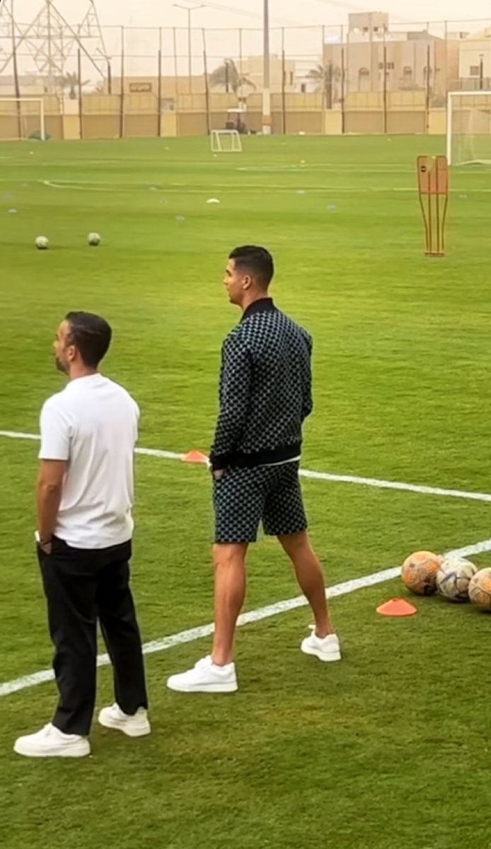 📸 Cristiano was spotted during Junior’s training session today. 🤩
