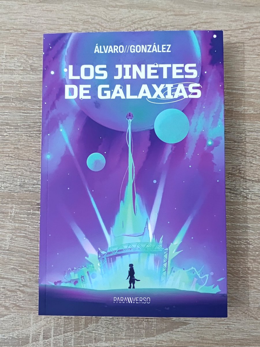 Sakusaurio's tweet photo. ¿Te imaginas estar leyendo un libro y que de repente citen una canción de Falling In Reverse? A mí se me gana así. Bueno, también se me gana utilizando esos colores en la portada.💜🩵 https://t.co/wuAYmPkP3J